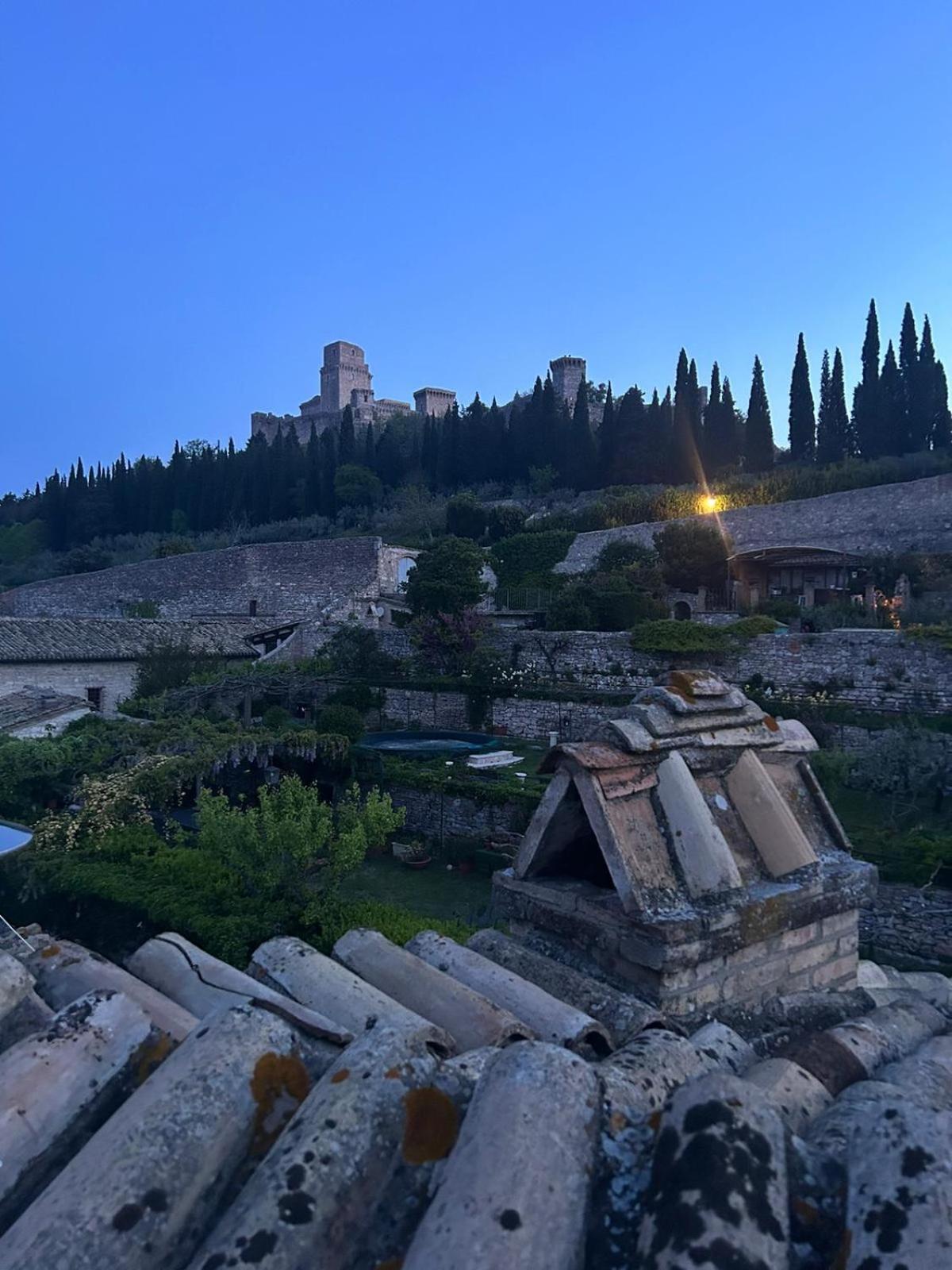 Monolocale L'Anfiteatro Romano Ассізі Екстер'єр фото
